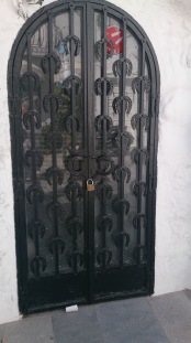 Horshoe door